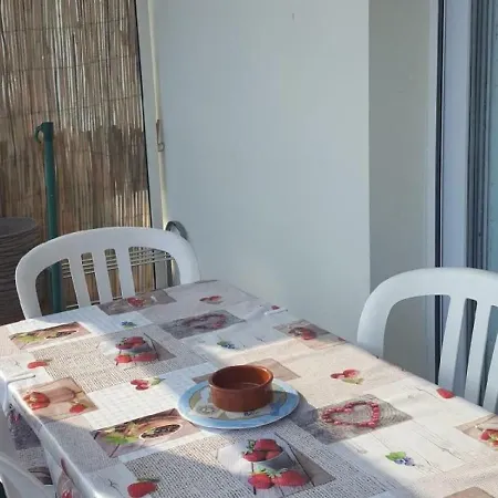 La Rocheliere 4 7 Λα Ροσέλ
